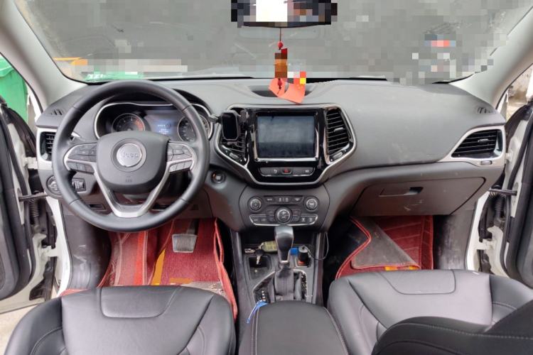 Used Jeep Cherokee 2019 2.0T Two-Wheel Drive Smart Enjoyment Version China VI Center Console