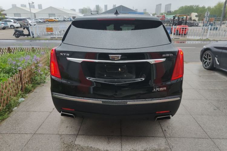 Used Cadillac XT5 2018 25T Luxury Model Rear