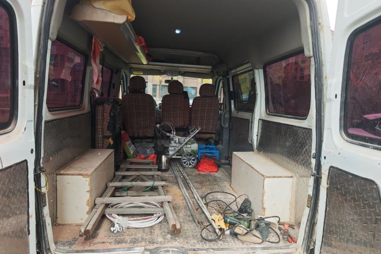 Used SAIC MAXUS Xintu V80 2019 2.5T Classic Edition 6-Speed Manual – Aoyuntong Modified Version Short Wheelbase Mid-Height Roof 5/6 Seats
