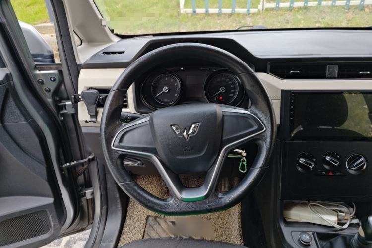 Used Wuling Hongguang PLUS 2019 1.5T Manual Comfort Version 7 Seats
