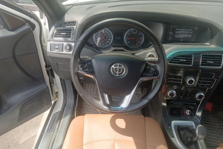 Used Brilliance V5 2016 1.5T Manual Two-Wheel Drive Smart Version Steering Wheel