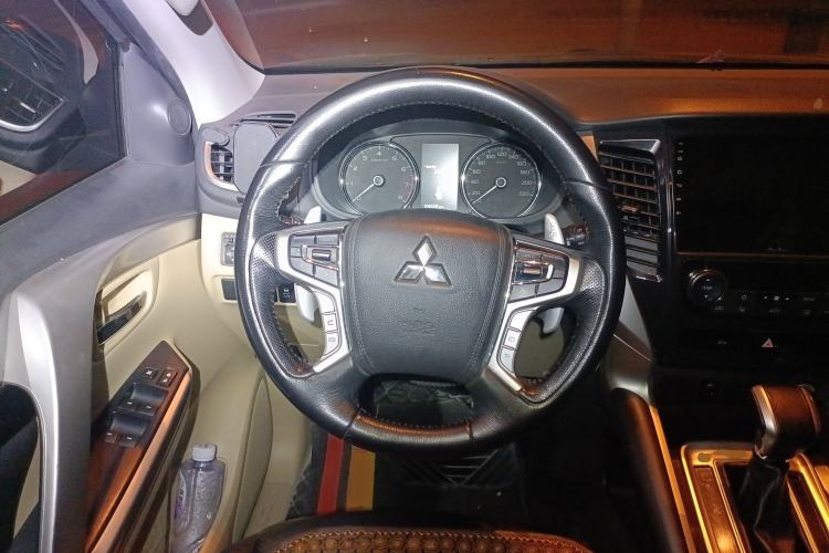 Used Mitsubishi Pajero  Steering Wheel