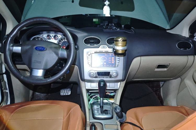 Used Ford Focus 2013 Hatchback Classic 1.8L Automatic Fashion Edition Center Console