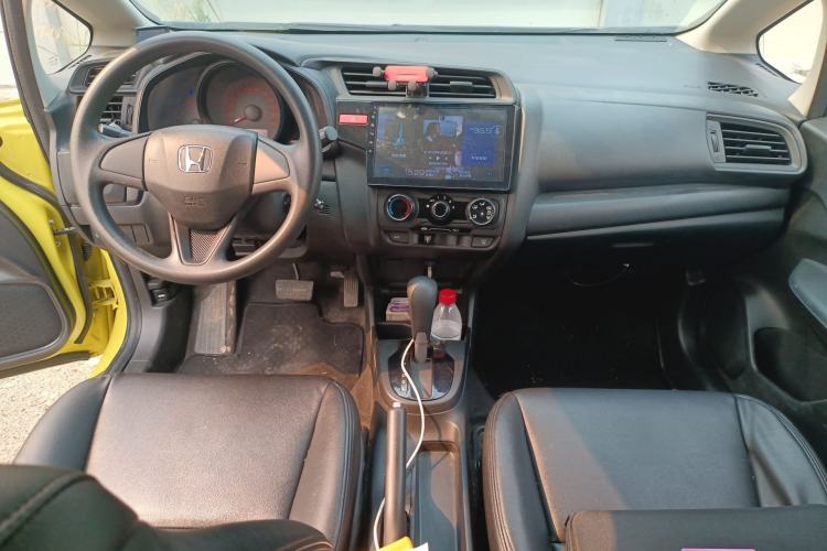 Used Honda Fit 2014 1.5L LX CVT Comfort Model Center Console