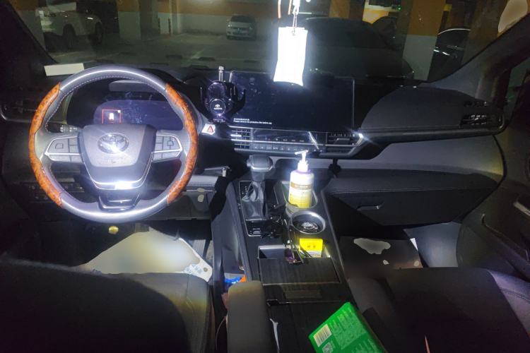 Used Toyota Sienna 2023 2.5L Hybrid Ultimate Edition
