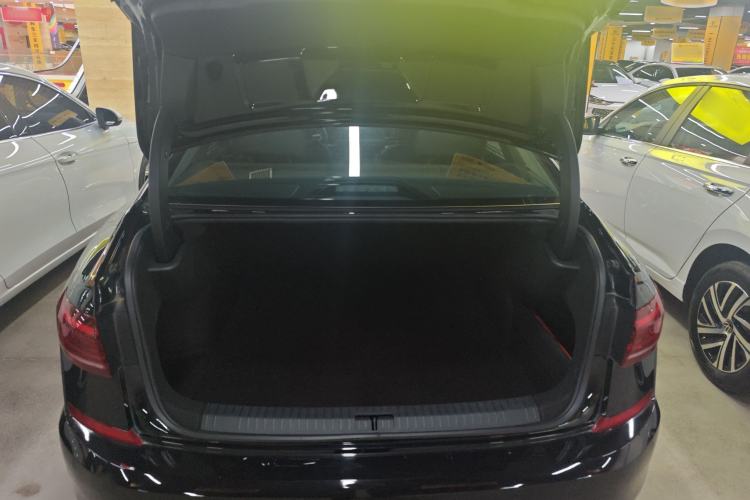 Used Volkswagen Passat 2025 Outstanding Model 380TSI Starry Dragon Glorious Edition Trunk