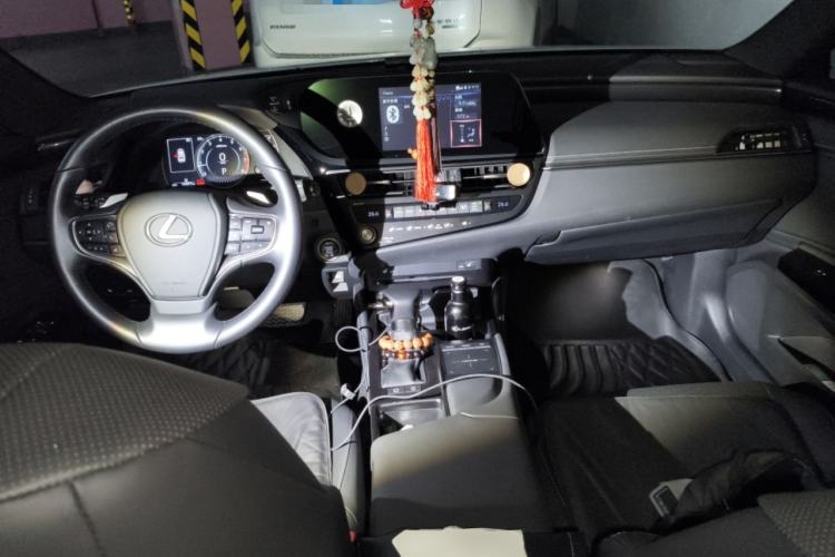 Used Lexus ES 2021 200 Excellence Edition Center Console