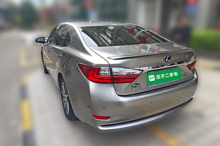 Used Lexus ES 2015 300h Comfort Edition