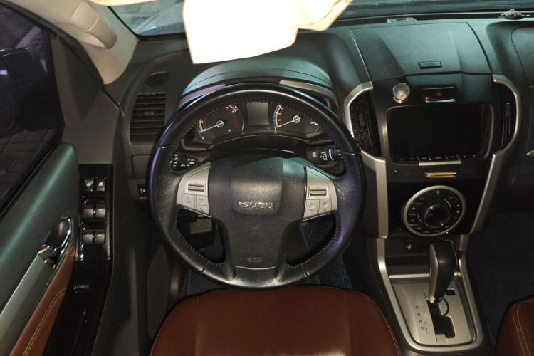 Used Isuzu mu-X 2017 3.0T Four-Wheel Drive Automatic Luxury 7-Seater China V Emission Standard
