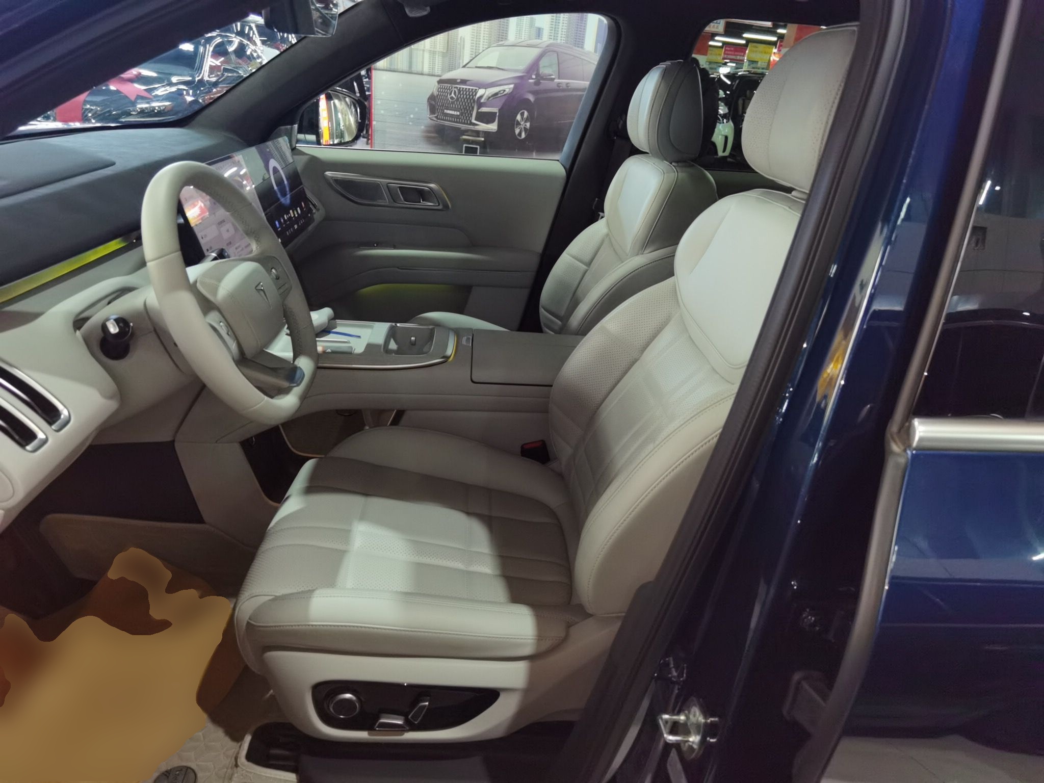 المقاعد الأمامية داخل السيارة