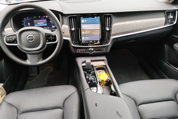 Used Volvo V90 2023 Cross Country B5 AWD Smart Range Edition
