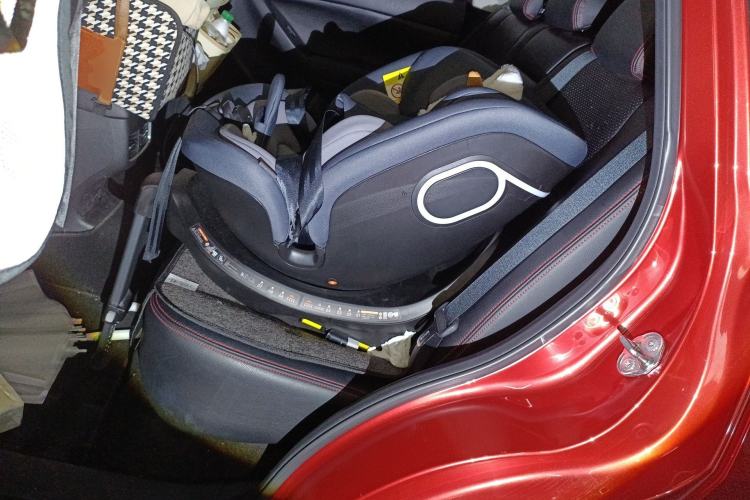 Used Mazda CX-5 2015 2.0L Automatic Two-Wheel Drive Urban Version Left Rear Seat