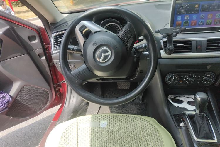 Used Mazda 3 Axela 2016 Sedan 1.5L Automatic Comfort Model