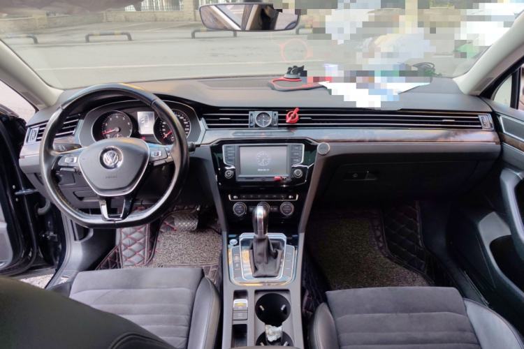 Used Volkswagen Magotan 2017 330TSI DSG Luxury Model Center Console