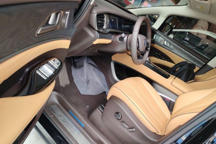 Used Denza D9 2024 DM-i 980 Four-Wheel Drive Prestige Model Driver Seat