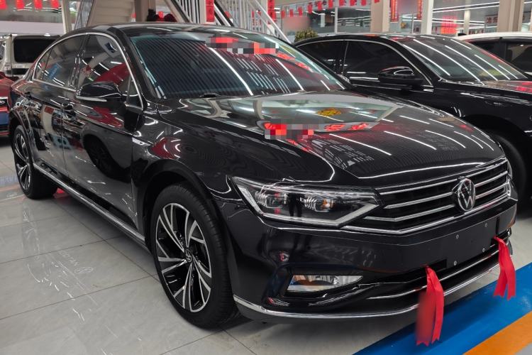 Used Volkswagen Magotan 2020 330TSI DSG Luxury Edition Front Right 45 Deg