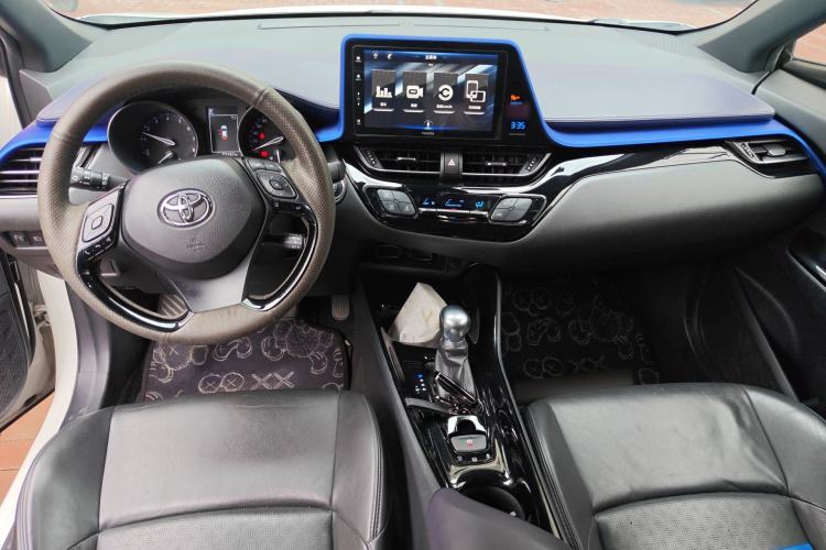 Used Toyota IZOA 2018 2.0L Yichi Version China VI Standard Center Console