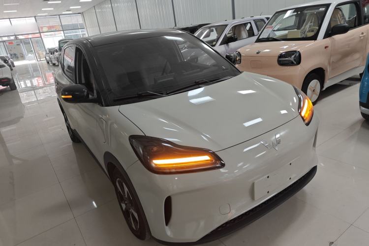 Used Wuling Bingo PLUS 2024 510 km Range 5-Seater Version Front Right 45 Deg
