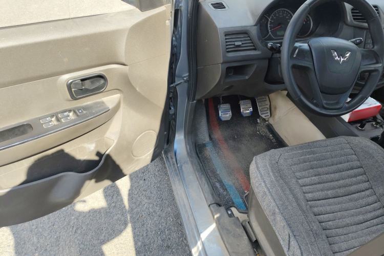 Used Wuling Hongguang 2014 1.2L Standard Model China IV