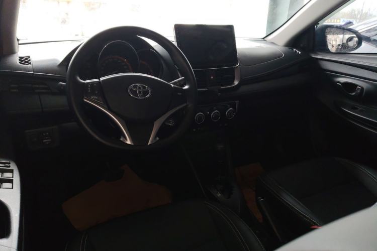 Used Toyota YARiS L Zhi Xuan 2022 1.5L CVT Leading PLUS Edition Center Console