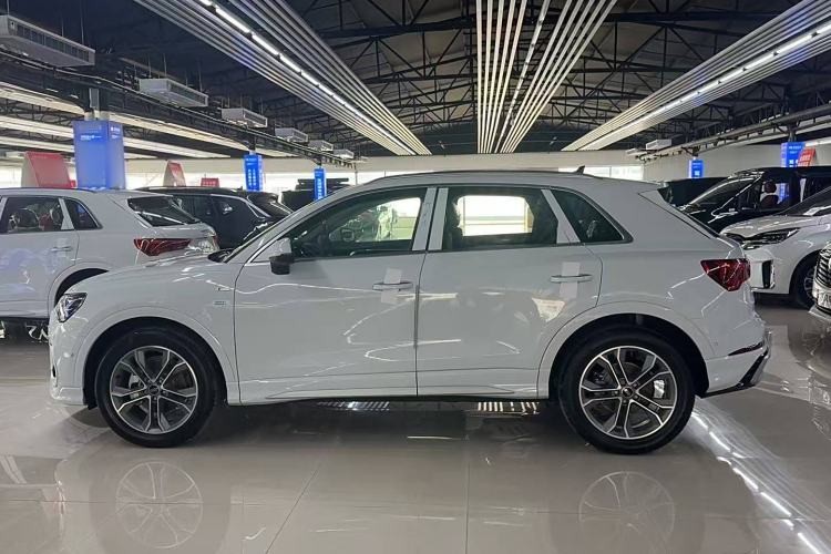 Used Audi Q3 2024 40 TFSI Fashion Dynamic Model