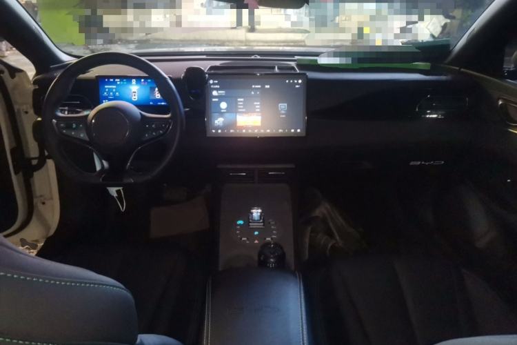 Used BYD Seal 06 New Energy 2025 DM-i Smart Drive 80KM Luxury Model Center Console