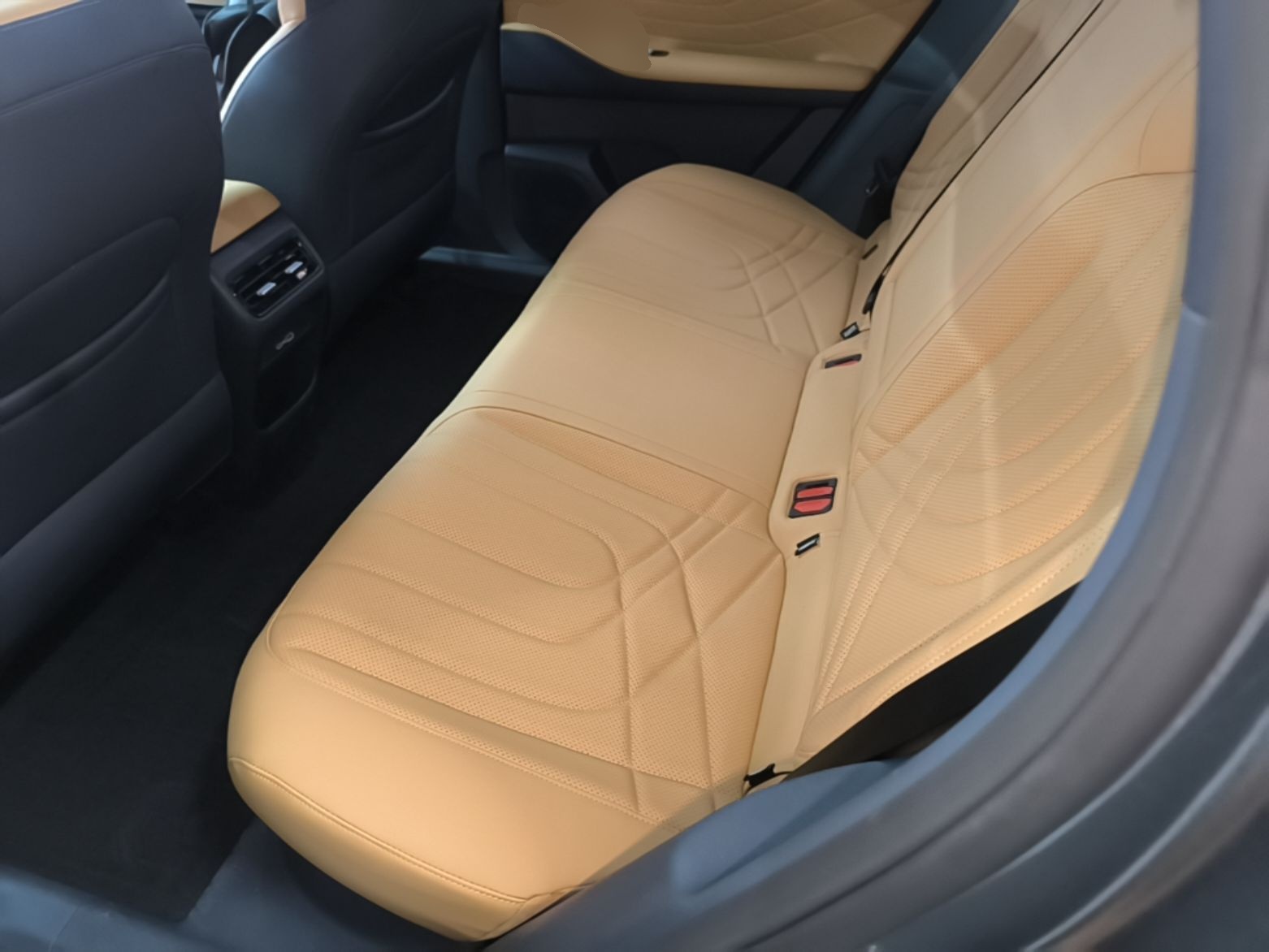 Geely Galaxy Xingjian 7 EM-i 2025 120km Exploration+ Version — снимка 20