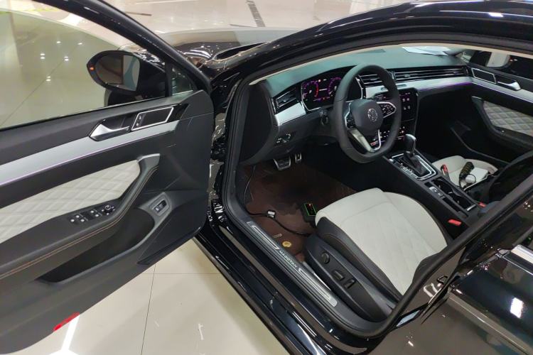 Used Volkswagen Magotan 2023 2 Million Units Limited Edition 330TSI DSG Leading Version
