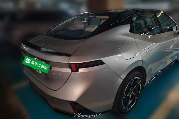 Used Lynk & Co 07 2024 EM-P 126 Long-Range Halo Rear Right 45 Deg