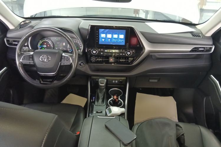 Used Toyota Highlander 2023 2.5L Smart Electric Hybrid Dual-Motor All-Wheel-Drive Luxury 7-Seater Center Console