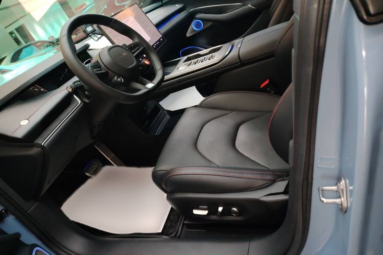 Used Xiaomi Auto SU7 2024 Four-Wheel Drive Ultra-Long Range Advanced Intelligent Driving Max Edition
