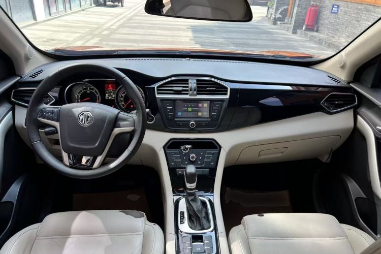 Used MG GS 2015 1.5TGI TST Luxury Edition Center Console