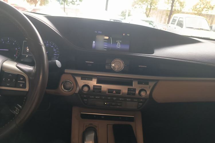 Used Lexus ES 2016 250 Midnight Special Limited Edition Center Console