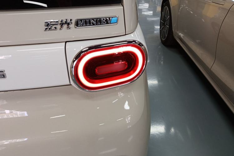 Used Wuling Hongguang MINIEV 2024 3rd Generation 215km Advanced Version Exterior 3