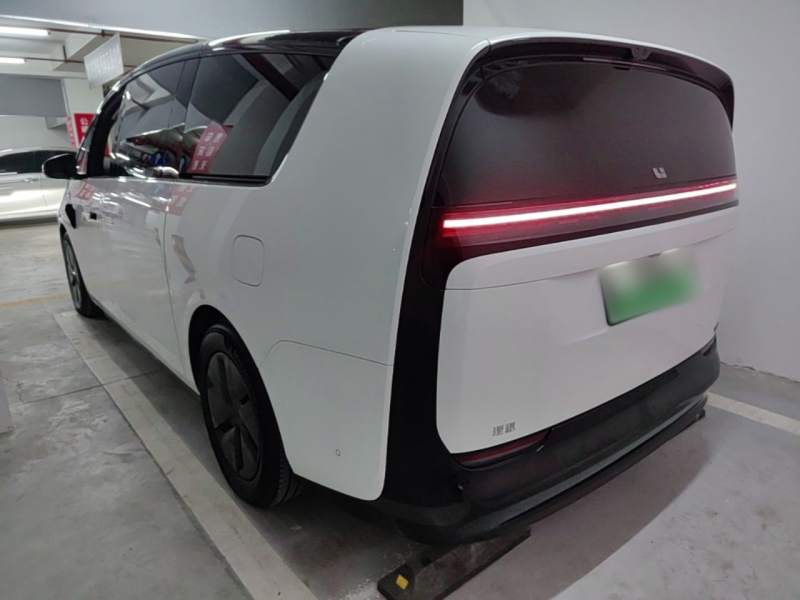 Used Li Auto MEGA 2025 Home Family Special Edition — 4