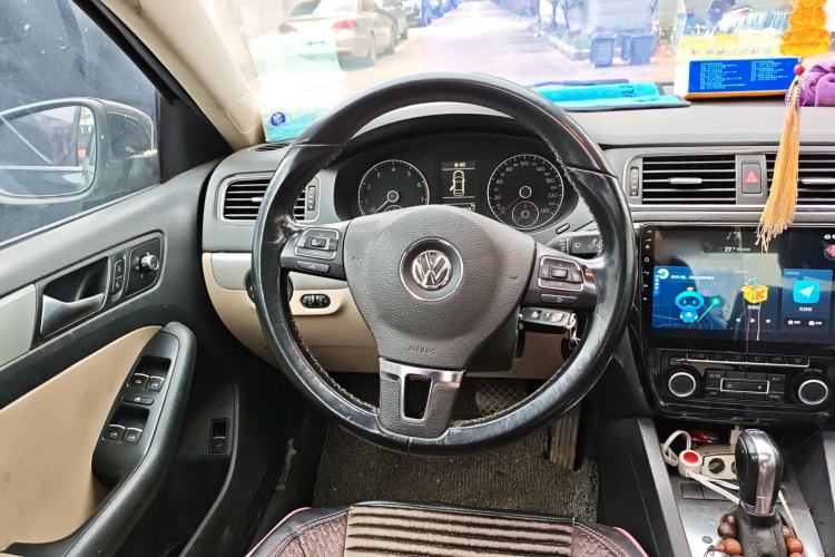 Used Volkswagen Sagitar 2012 1.4TSI Automatic Luxury Edition Steering Wheel