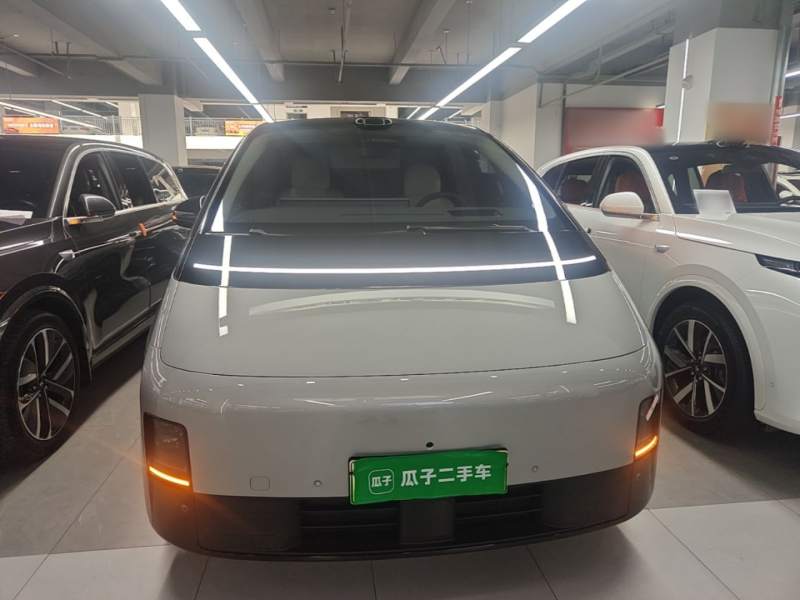 Used Li Auto MEGA 2025 Home Family Special Edition — 2