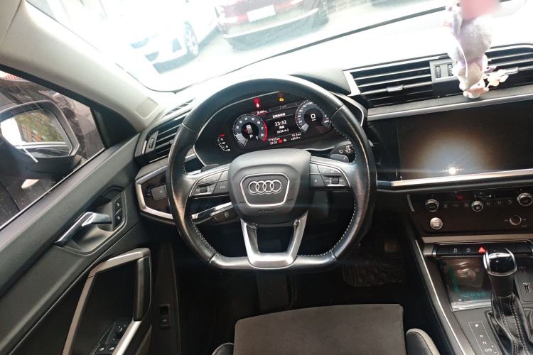 Used Audi Q3 2020 35 TFSI Fashion Dynamic Model Steering Wheel