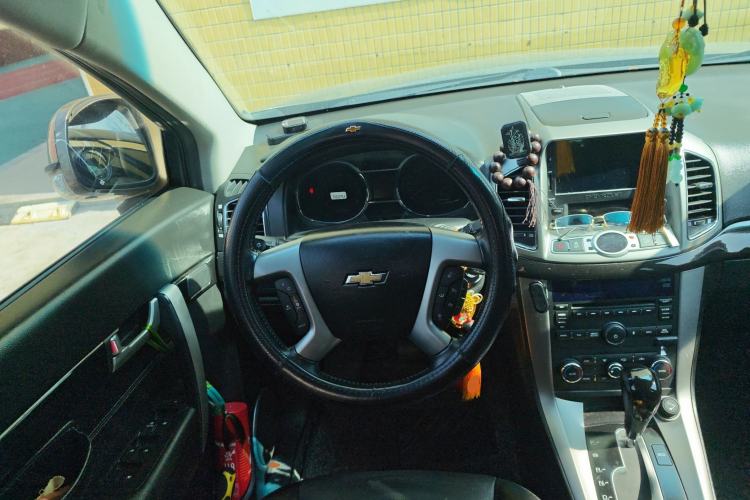 Used Chevrolet Captiva 2015 2.4L 4x4 Flagship Edition 7-Seater
