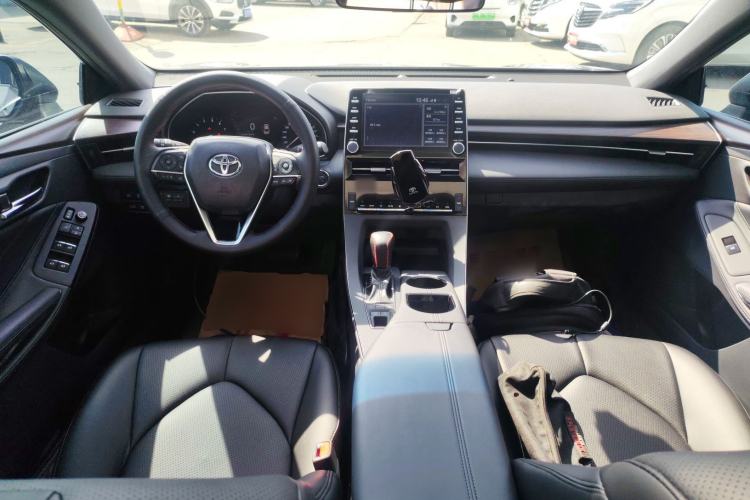 Used Toyota Avalon 2019 2.5L Ambition Version China VI Standard Center Console