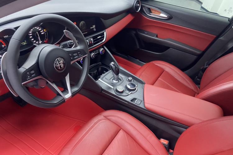 Used Alfa Romeo Giulia 2017 2.0T 280HP Luxury Edition
