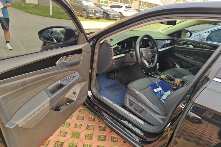 Used Volkswagen Passat 2022 330TSI Luxury Edition Driver Seat