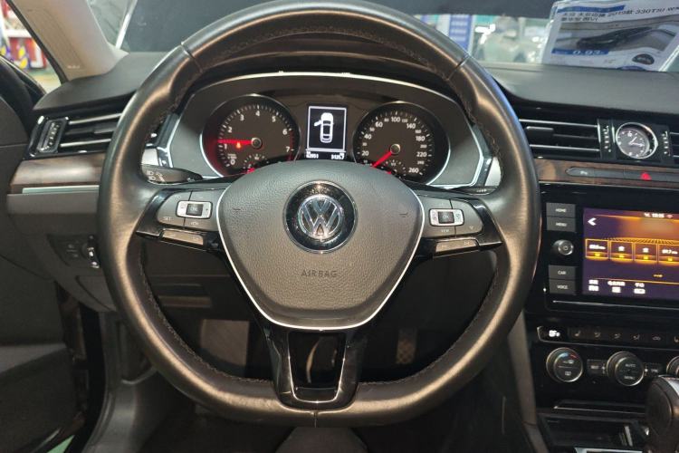 Used Volkswagen Magotan 2019 330TSI DSG Luxury Version China VI Standard Steering Wheel