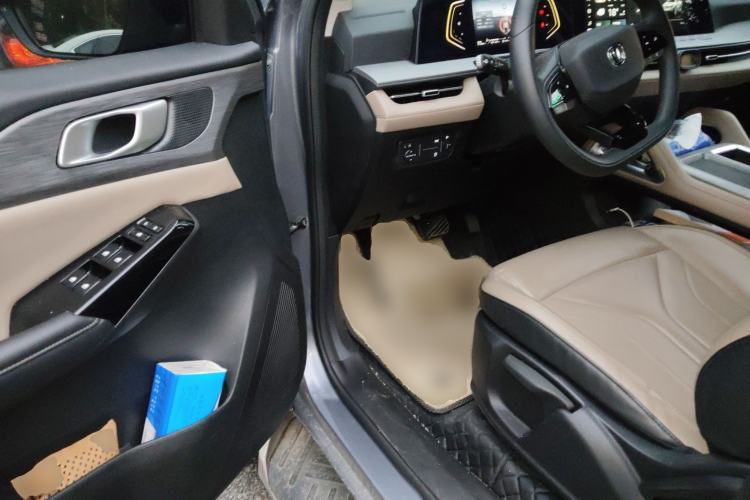 Used CHANGAN Hunter 2025 Model, Knight Edition, Lingshang Type, Dual-Motor Four-Wheel Drive Standard Box Driver Seat