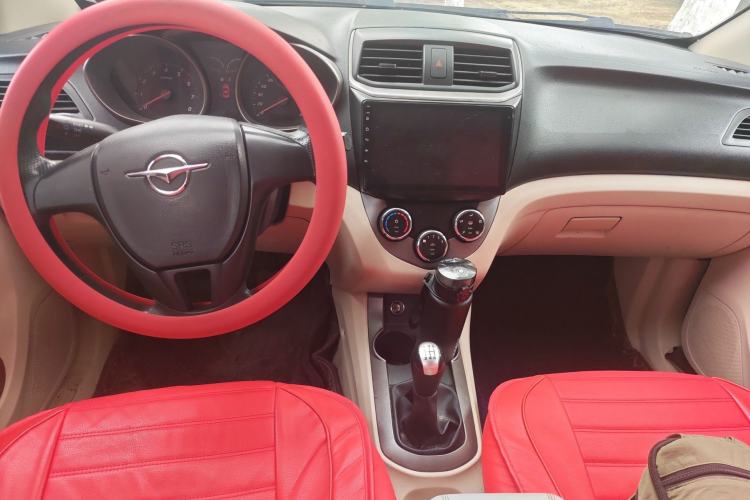 Used Haima M3 2014 1.5L Manual Standard Edition Center Console