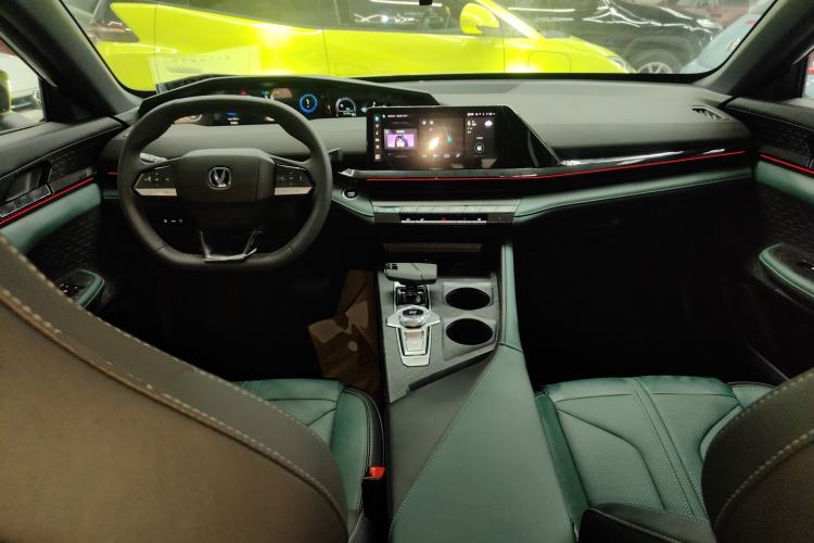 Used Changan UNI-V iDD 2024 Blue Whale Smart Electric iDD 136km Luxury Model