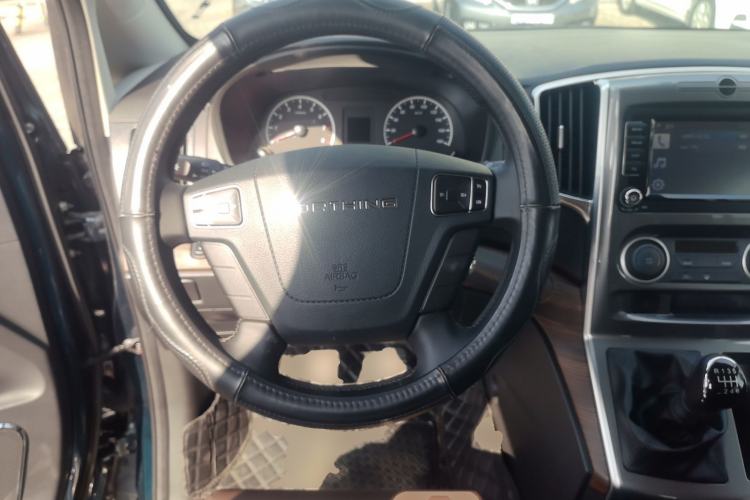Used FORTHING Lingzhi PLUS 2021 Travel Edition 2.0L Manual Luxury 7-Seater
