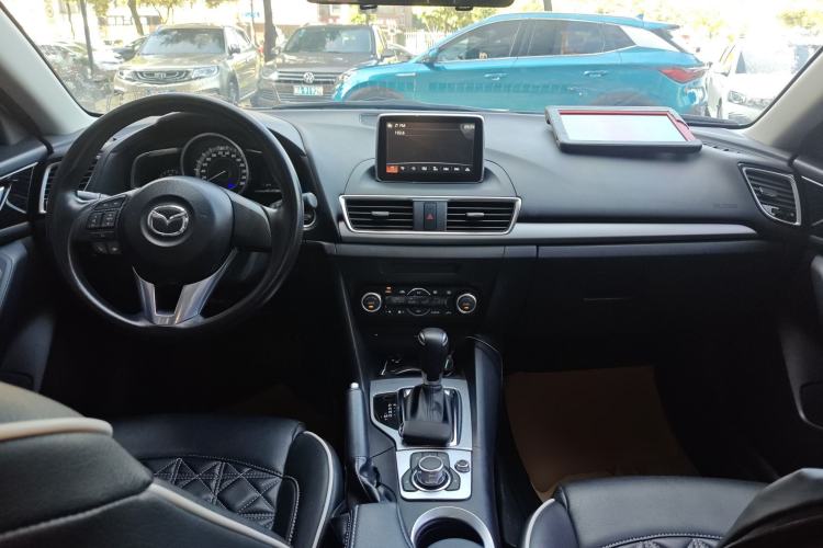 Used Mazda 3 Axela 2016 Sedan 1.5L Automatic Luxury Model
