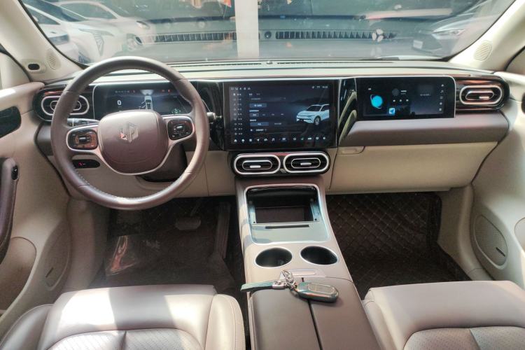 Used Leapmotor C11 2023 Range-Extended 180 Comfort Edition Center Console