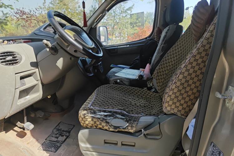 Used SAIC MAXUS Xintu V80 2014 2.5T Aoyuntong Short Wheelbase Low Roof